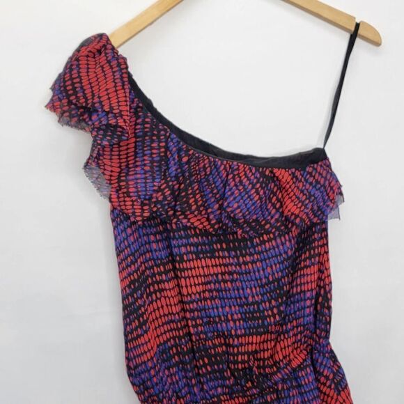 The limited one shoulder with ruffle on bottom - Picture 11 of 16